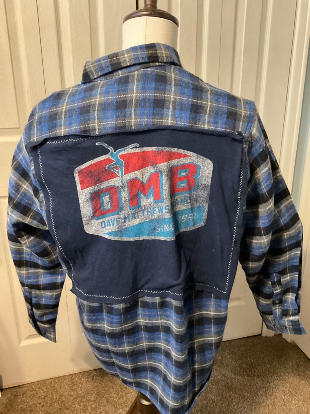 Dave Matthews Band Upcycled Back Graphic T-Shirt on Men's Large Flannel